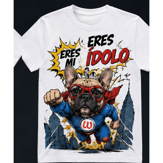 Maglietta bianca con bulldog francese supereroe in volo